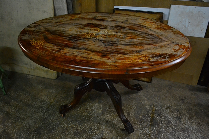 An-English-Victorian-walnut-center-table-with-satinwood-marquetry-decoration-1