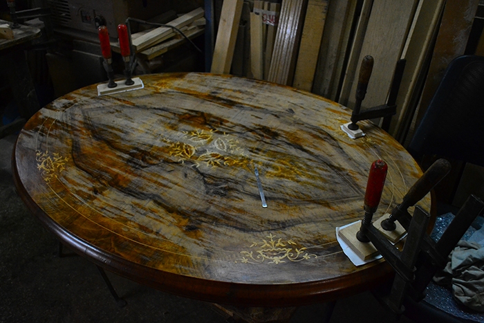 An-English-Victorian-walnut-center-table-with-satinwood-marquetry-decoration-13