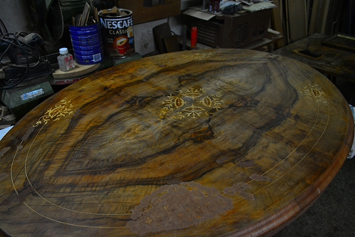 An-English-Victorian-walnut-center-table-with-satinwood-marquetry-decoration-27