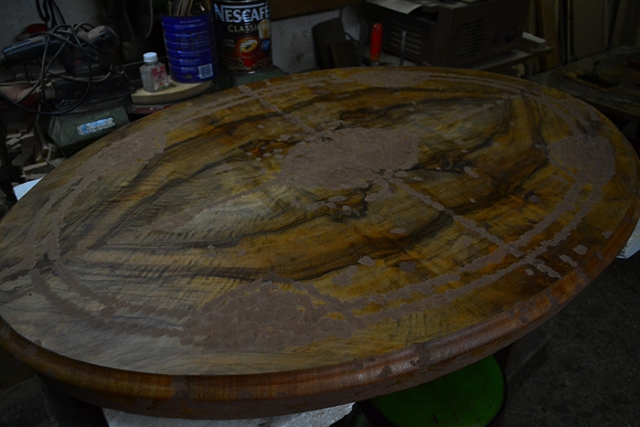 An-English-Victorian-walnut-center-table-with-satinwood-marquetry-decoration-29