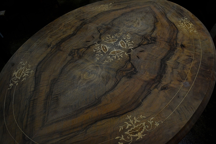 An-English-Victorian-walnut-center-table-with-satinwood-marquetry-decoration-31
