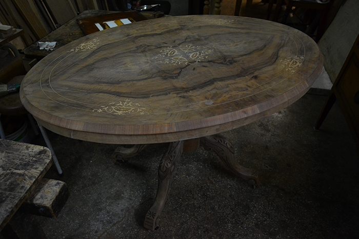 An-English-Victorian-walnut-center-table-with-satinwood-marquetry-decoration-32