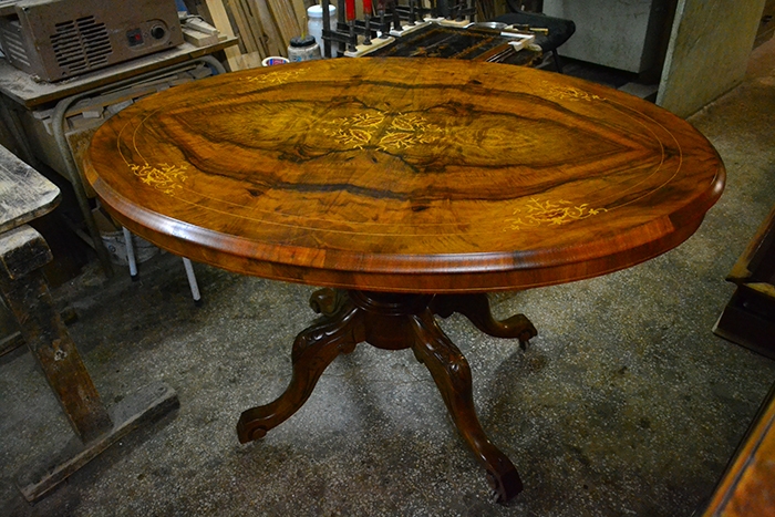 An-English-Victorian-walnut-center-table-with-satinwood-marquetry-decoration-37