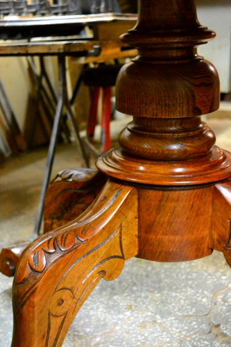 An-English-Victorian-walnut-center-table-with-satinwood-marquetry-decoration-39