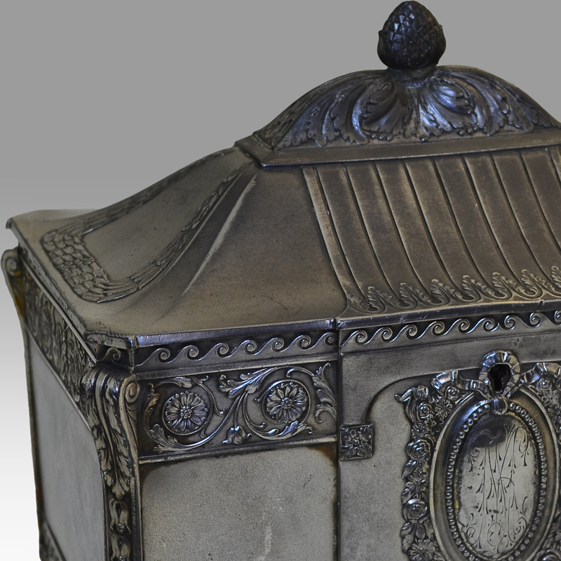 A German Art Nouveau jewelry box by WMF - Image 2