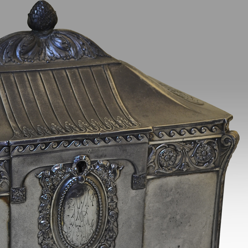 A German Art Nouveau jewelry box by WMF - Image 3