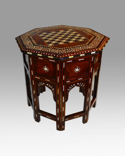 Ινδικό οκτάγωνο τραπεζάκι-σκάκι 19ου αιώνα του εργαστηρίου Ohri Brothers